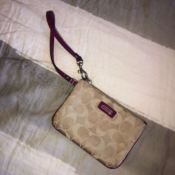 Coach Handbags - Coach wristlet